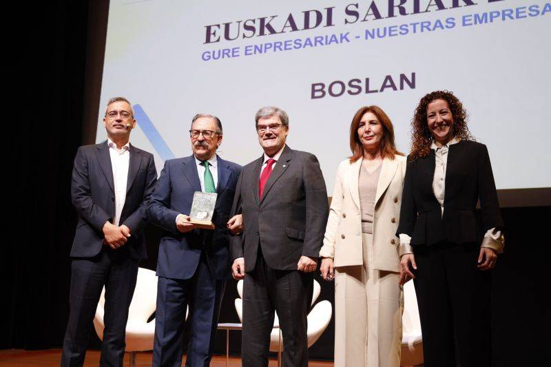 Boslan, parte de Accenture, recibe el premio a la trayectoria profesional en los DEIA Euskadi Sariak 2024